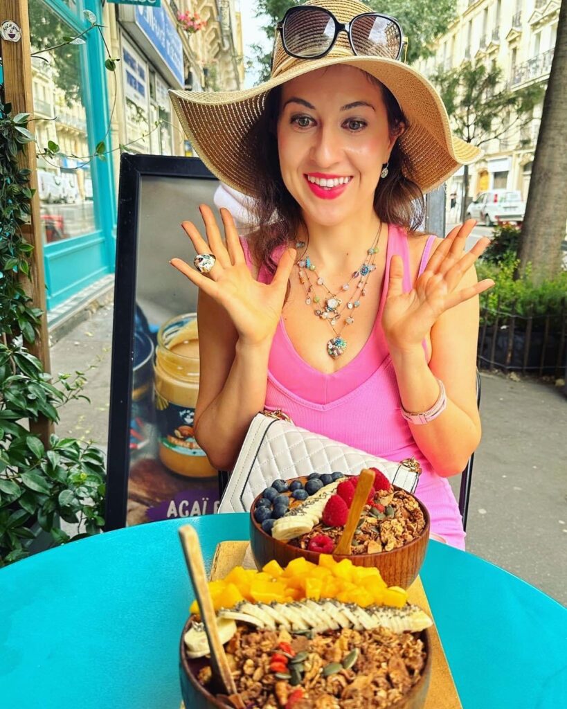 wellness blogger Paris chia smoothie bowl